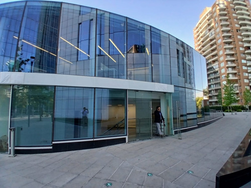 Excelente Local De 148m2 Con Una Exposición Única