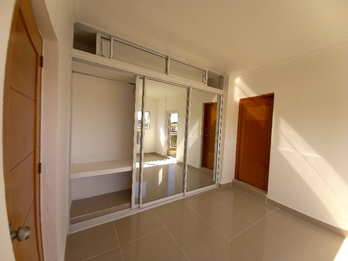 Imagen 15 de 22 de Apartamento Tipo Penthouse. Segundo Nivel. Terraza.
