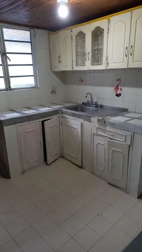 El Primer Piso Tiene 4 Abitaciones