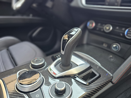 Alfa Romeo Stelvio 2.9L Quadrifoglio Verde V6 Bi-Turbo At