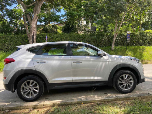 Imagen 8 de 19 de Hyundai Tucson 2.0 Gl Premium At 2018