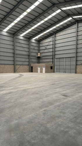Galpon En Alquiler De 2.100 M2 + Playa Al Frente - Parque Industrial Pibera - Berazategui.