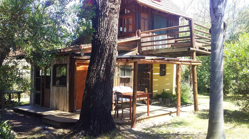 Cabaña De Madera En Anaconda Zona De Bosques Cerca De Playa