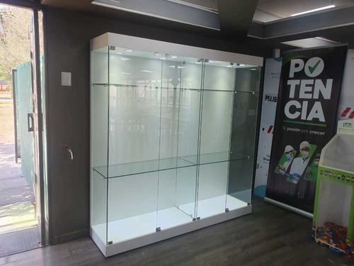Imagen 9 de 10 de Fabricación De Vitrinas Y Muebles Comerciales A Medida