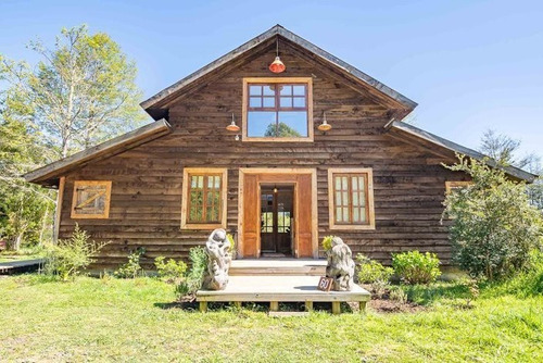 Maravillosa Casa Inserta En Bella Naturaleza