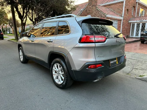Jeep Cherokee 3.2 Longitude Plus