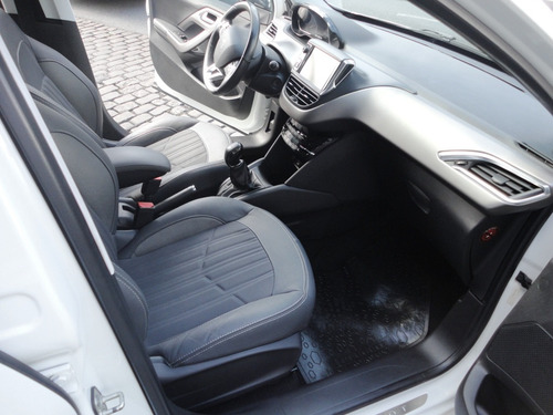 Peugeot 208 1.6 Feline