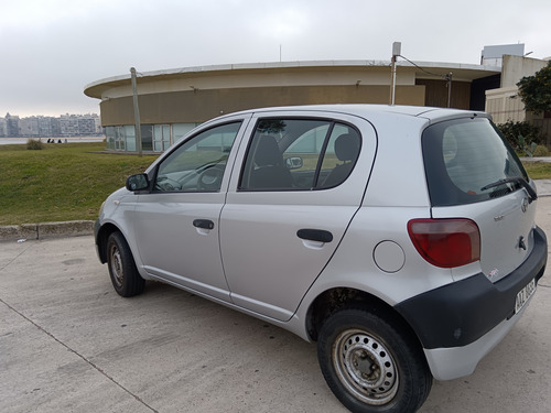 Oportunidad! Toyota Yaris 5 Puertas 2000