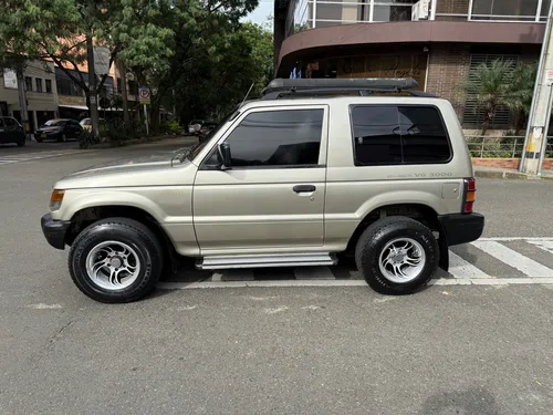 Mitsubishi Montero 3.0 V13