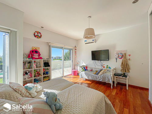 Venta De Casa En City Bell, Barrio El Quimilar