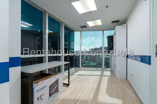 Hermosa Oficina En Venta - Urb. El Rosal.