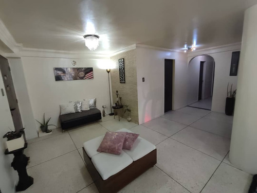 Apartamento En Venta Ubicado En Bello Monte, El Recreo.
