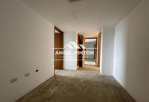 Apartamento En Venta En Av El Milagro Maracaibo Api 7114
