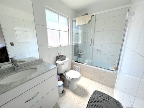 Venta Casa Granada 3 Pisos, 4 Dormitorios, Valle Lo Campino