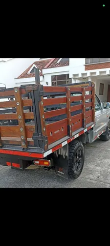 Camioneta De Estacas Modelo 2002
