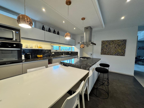 Casa En Tipas Nordelta 280 M2 Cub. Vista Al Lago Venta / Alquila