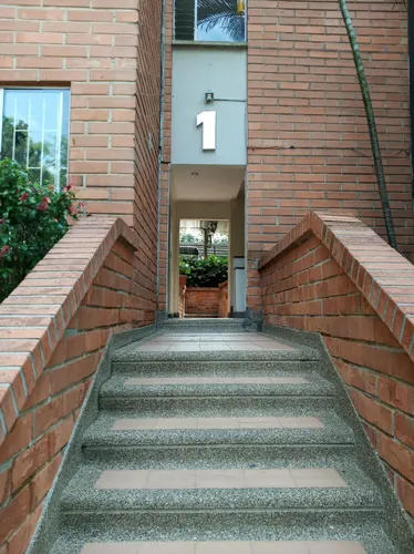 Apartamento En La Inferior Con Los Parra (poblado)