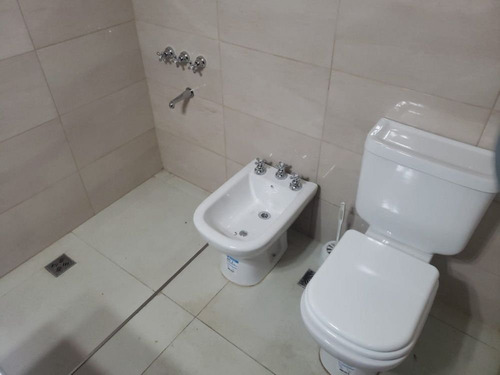Imagen 15 de 20 de Chalet 3 Ambientes Con Parque Y Taller