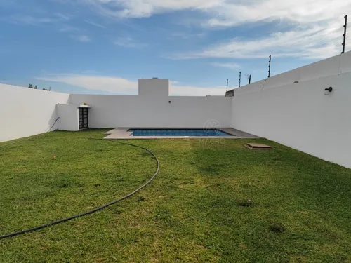 Casa En Venta En Fracc. Real De Oaxtepec A Estrenar Con Alberca Y Jardín, Escriturada.