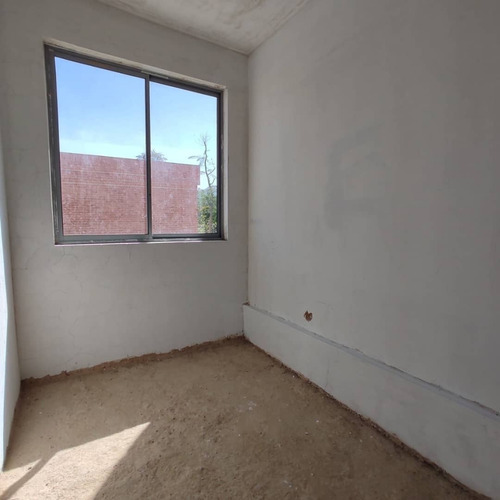 Imagen 3 de 12 de Mariano Urbina Vende Town House En San Diego Res Santa Cruz Muth-1