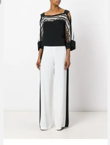 Pantalon negro online con linea blanca