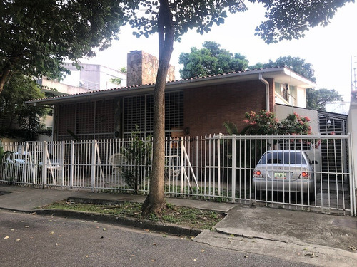Imagen 1 de 11 de La Floresta. Ubicada En Calle Ciega. Negociable