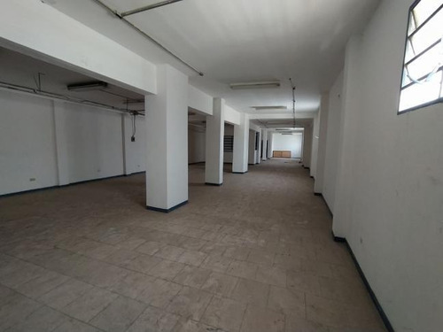 Imagen 8 de 11 de Se Alquila Cómodo Edificio En El Cementerio / Natalia Corzo 04123389698
