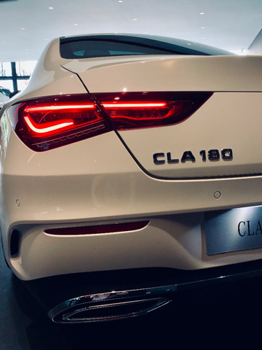 Imagen 8 de 13 de Mercedes Benz Cla200 Amg Line At 2023 0km Blanco