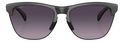 Gafas de sol Oakley Sol Frogskins Lite Standard con marco de o matter color matte black, lente grey de plutonite prizm/degradada, varilla matte black de o matter - OO9374