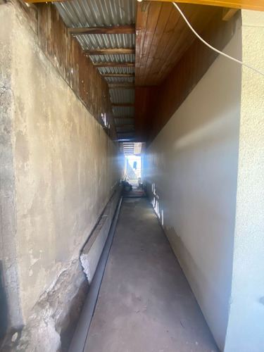 Casa Con Estacionamiento En Cauquenes, Maule