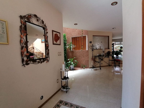 En Venta Casasa En Carretas, Gran Ubicación, 4 Recamaras, 5.5 Baños, Cto De Serv