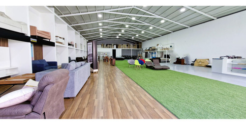 Gran Propiedad Comercial En Quillota, 800 M2., Con 2 Dptos.,