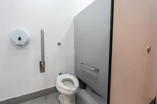 Oficina En Arriendo/venta En Chico Norte. Cod V1105030