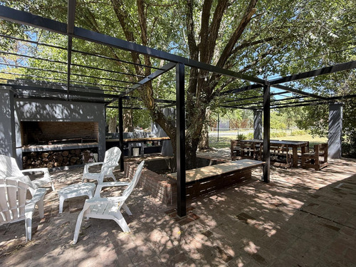 Encantadora Casa Quinta A La Venta En El Prestigioso Barrio La Araucaria| Lobos