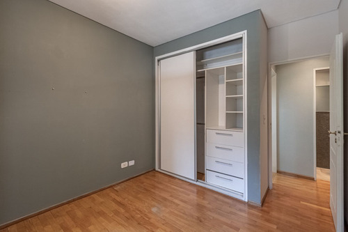 2 Amb. Apto Credito - Patio Y Balcon - Estado Muy Bueno,.-