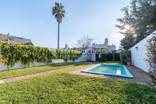 Venta Casa 4 Ambientes Con Jardín Y Piscina En Haedo Sur