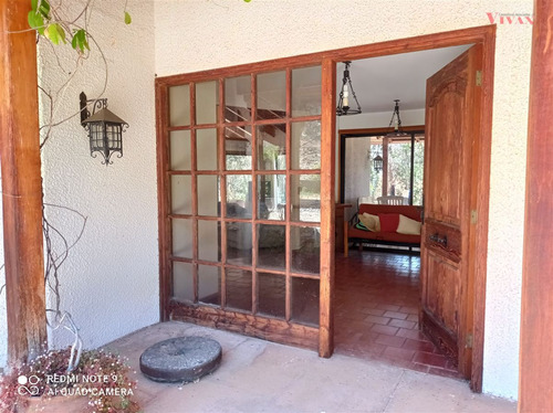 Casa En Venta De 6 Dorm. En Olmué