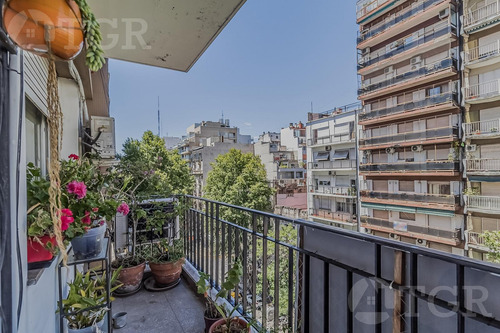 Semipiso En Venta En Recoleta, 3 Dormitorios Con Dependencia Y Balcon Corrido Al Frente