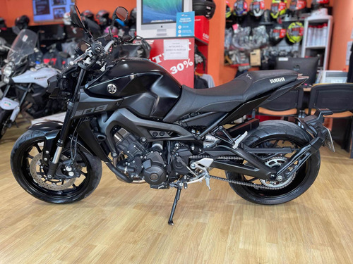Imagen 3 de 8 de Yamaha Mt 09 Con Accesorios Hobbycer Bikes