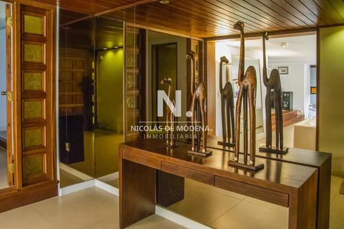 Casa A La Venta En Playa Mansa Punta Del Este, Gran Tamaño Ubicada En Zona Privilegiada.