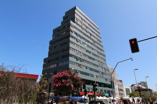 Oficina Comercial Centro De Viña Con Estacionamiento Propio.