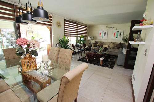 Preciosa Casa En Venta En Condominio
