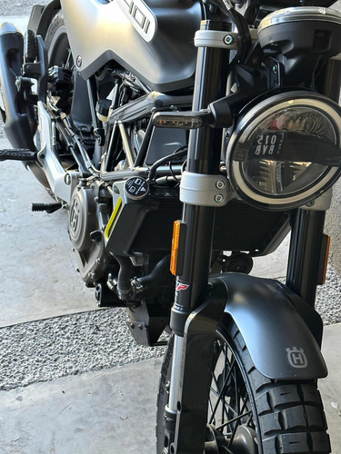 Husqvarna Svartpilen 401
