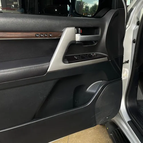 Toyota Land Cruiser 200 VX