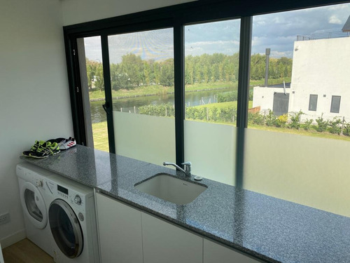 Imagen 27 de 30 de Lindísima Casa De 6 Amb Moderna Al Agua En Virazón, Nordelta