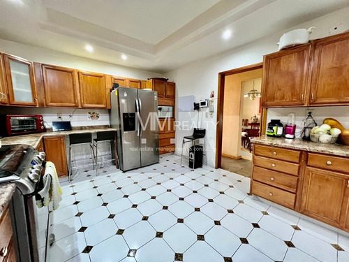 Imagen 14 de 30 de Lomas De Las Palmas - Hermosa En Privada Y Con Jardín / Beau