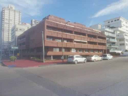 Imagen 12 de 12 de Vendo Apto Frente Al Mar 2 Dorm