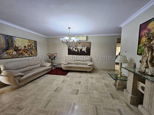 Casa Moderna En Venta Urb El Castaño Zona Privada Con Planta Electrica Y Piscina Se Vende Amoblada Kg:24-19915