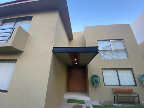 Increíble Residencia De Autor En Vista Real