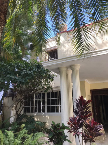 Alquiler Casa En Gazcue Para Oficina O Vivienda 5 Habs. 8pq